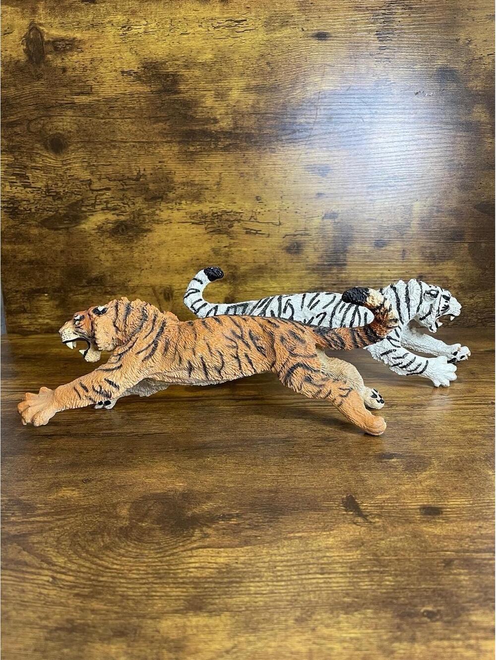 VTG Lot 2 Safari LTD Toys Siberian Tiger Attacking‎